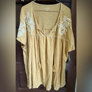 NWT Wonderly Plus Golden Yellow Short Sleeve Embroidered Blouse